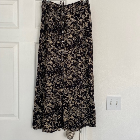 Clio Dresses & Skirts - Clio Black and Cream Floral Maxi Skirt